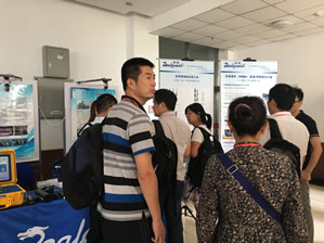 澤泉展臺(tái)與客戶交流1.JPG 澤泉展臺(tái)與客戶交流1.JPG