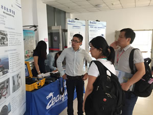 澤泉展臺(tái) 與客戶交流2.JPG 澤泉展臺(tái) 與客戶交流2.JPG